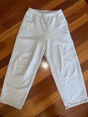 Aritzia Women’s' Light Gray Sweatpants - Comfortable Casual Bottoms